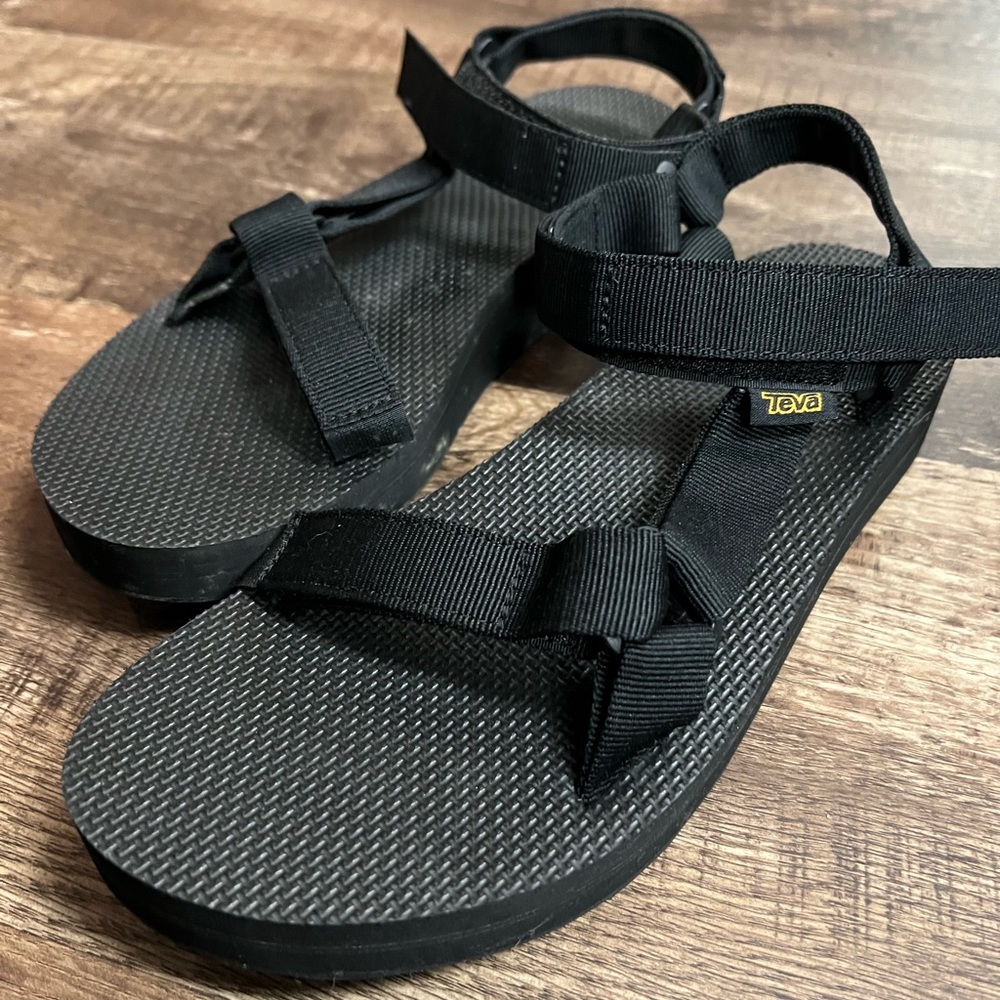 Teva Midform Black Sandals Size 10 Women’s